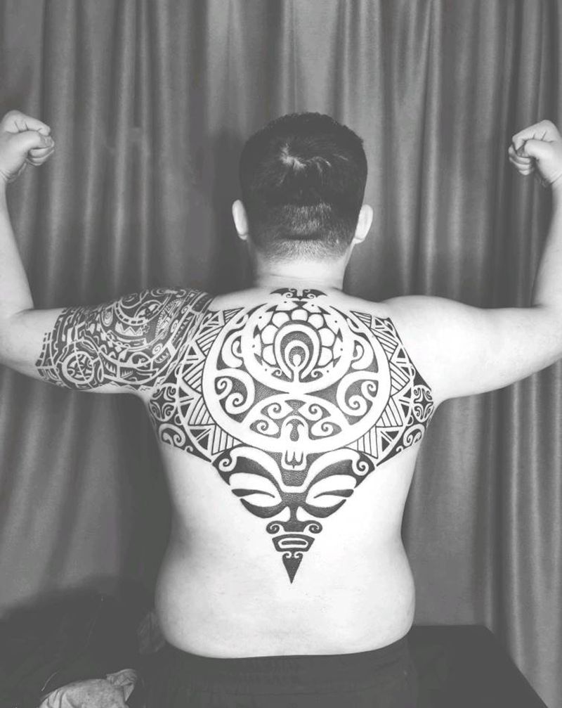 图腾半背纹身图片_背部图腾纹身图案