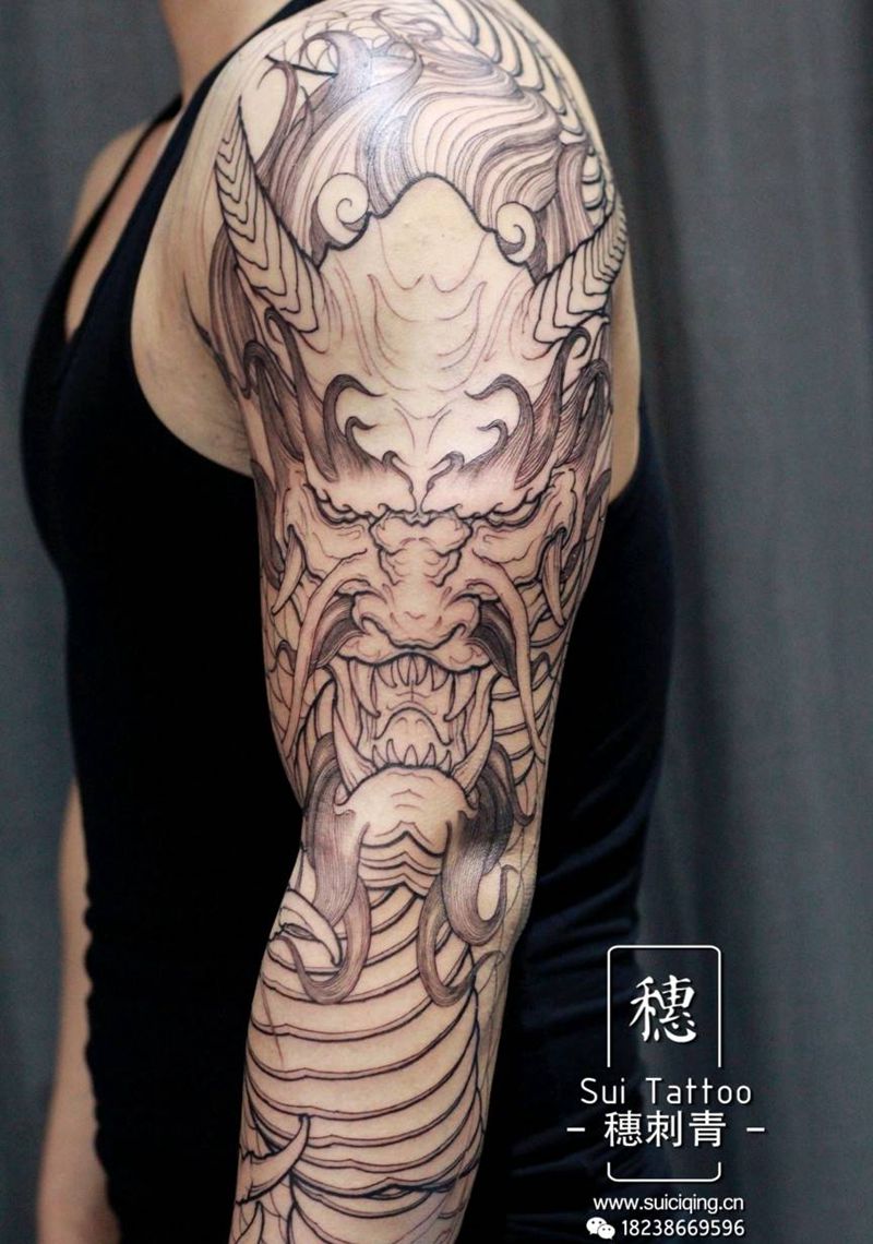 花臂 龙纹身图片_手臂新传统纹身图案
