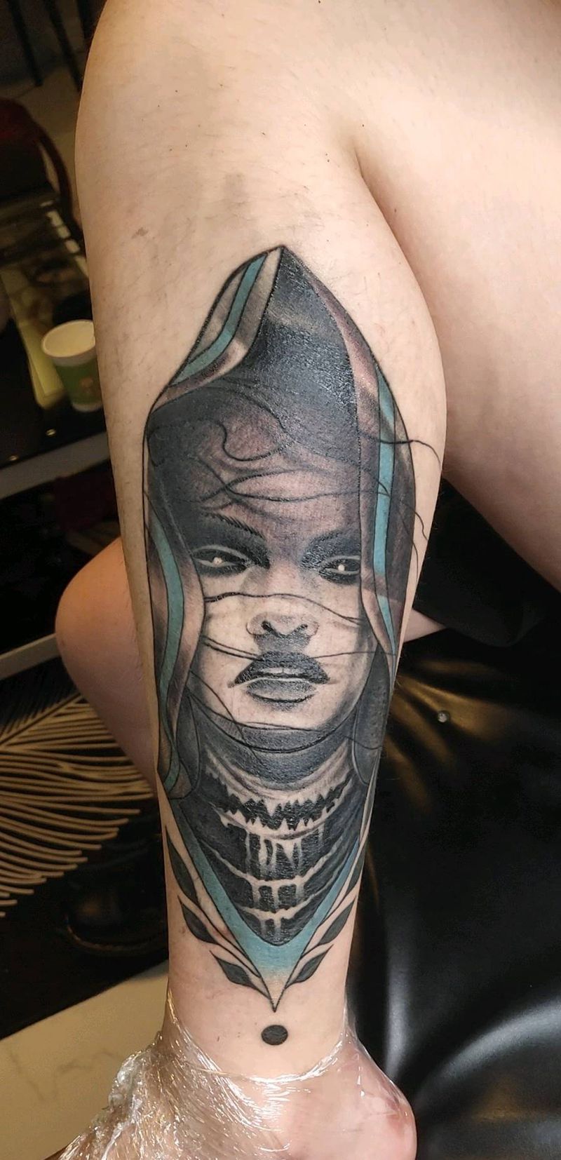 暗黑女纹身图片_腿部欧美写实纹身图案