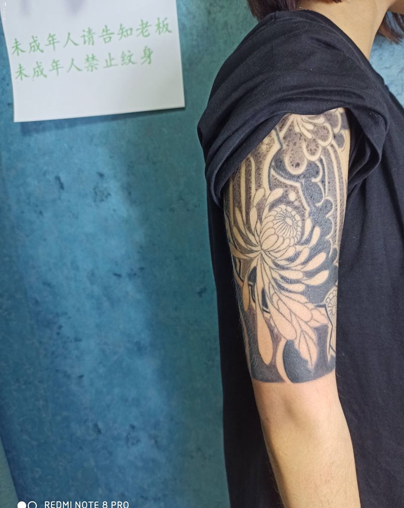 大臂老传统纹身图片_手臂老传统老传统花纹身图案