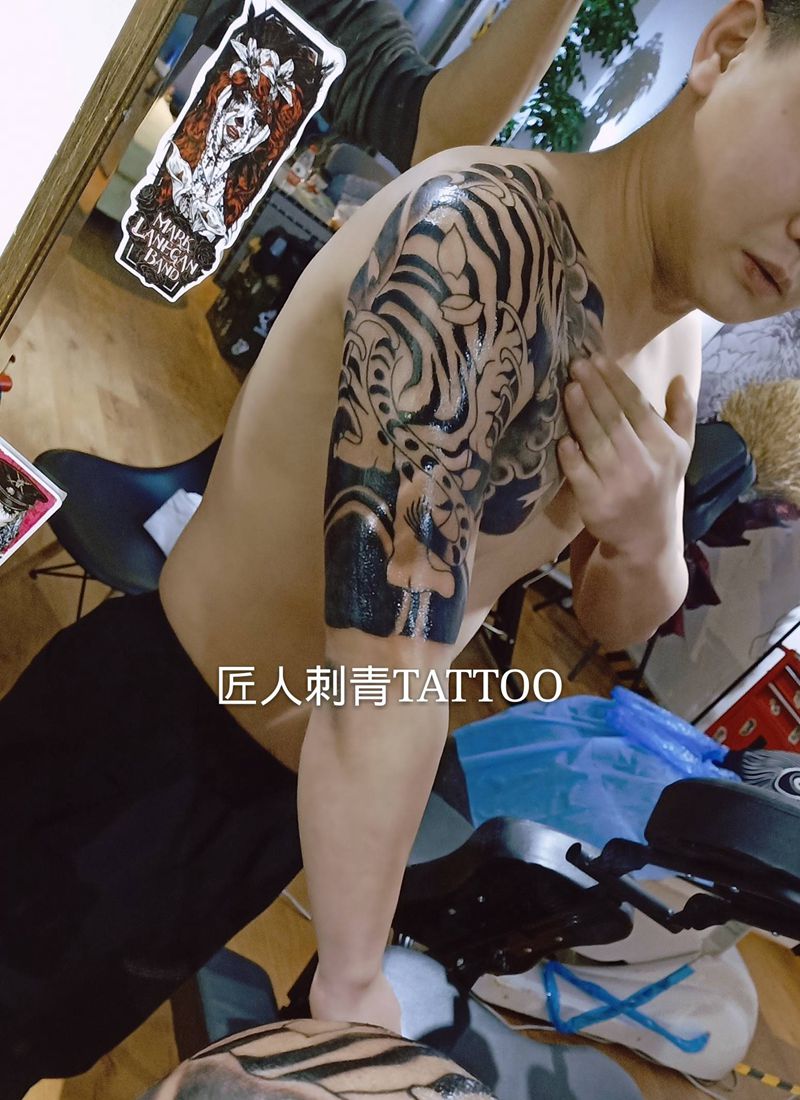 匠人刺青纹身图片_肩部纹身图案