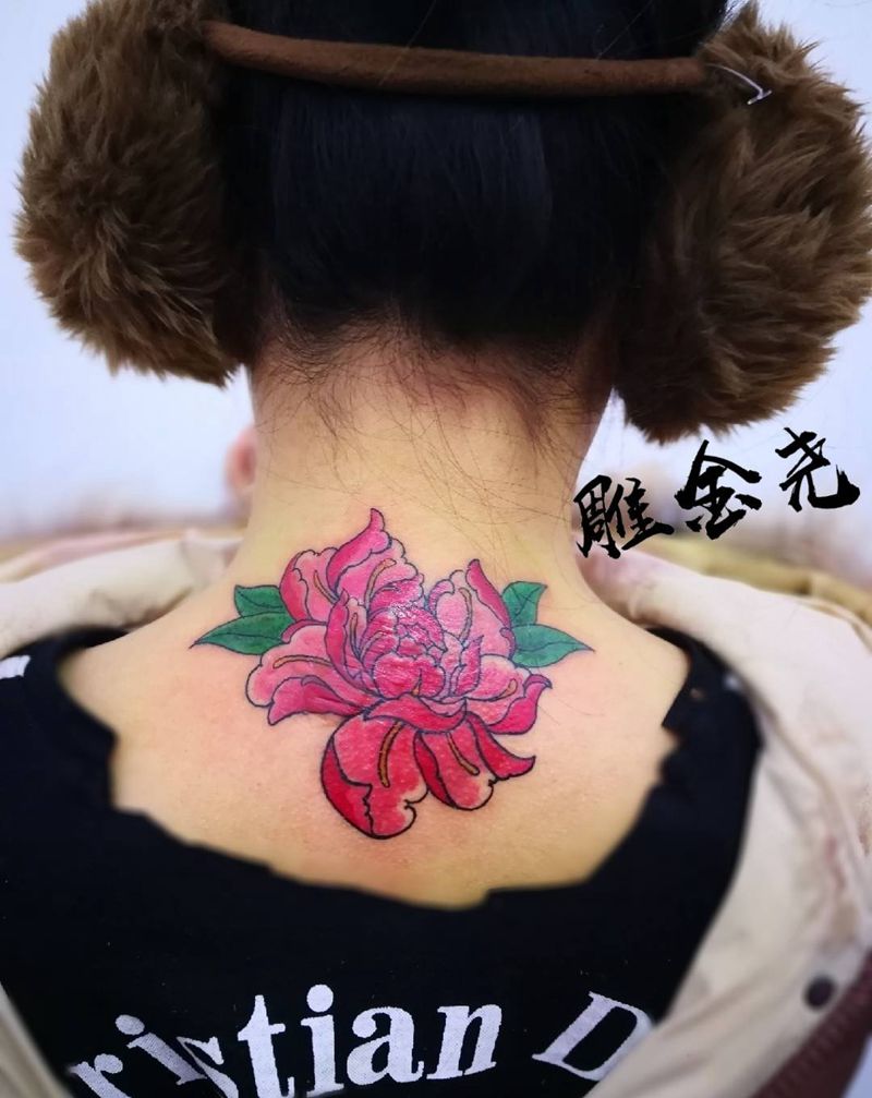 花开富贵纹身图片_颈部背部新传统牡丹纹身图案