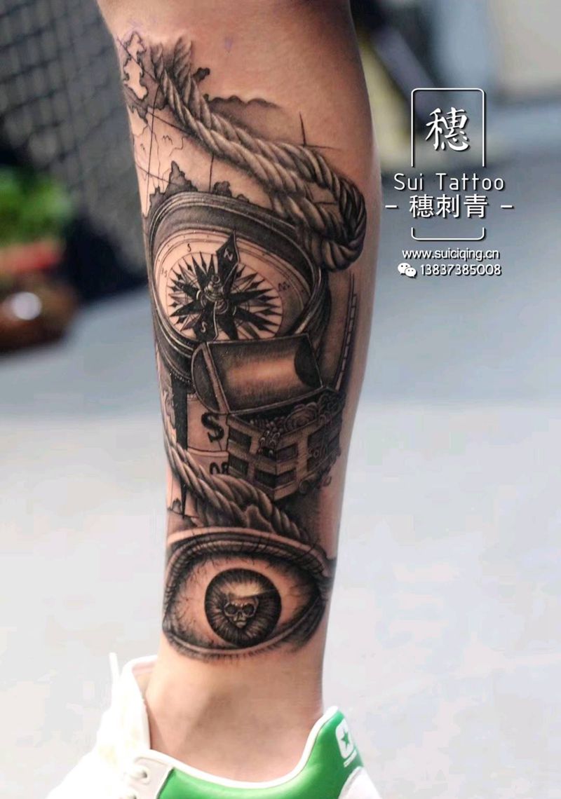 指南针纹身图片_腿部欧美写实纹身图案