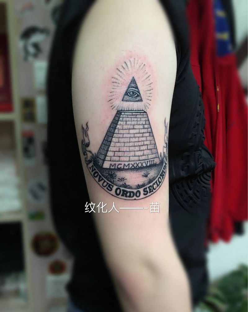 金字塔纹身图片