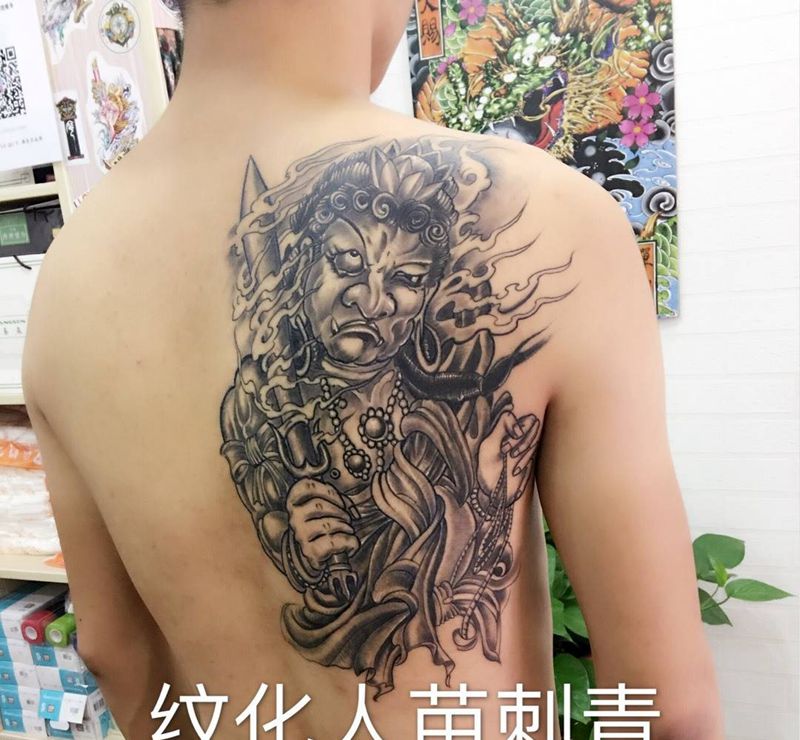 不动冥王纹身图片