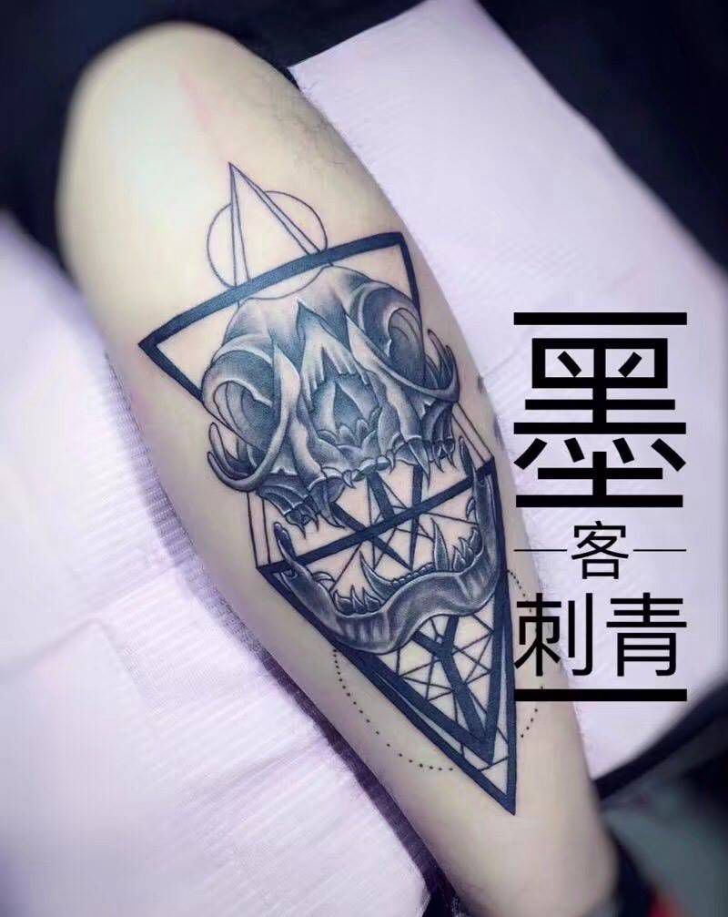 几何骷髅纹身图片