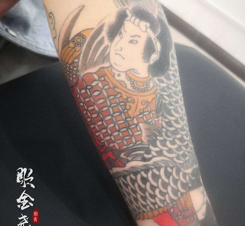 遮盖纹身图片_手臂老传统遮盖人物纹身图案