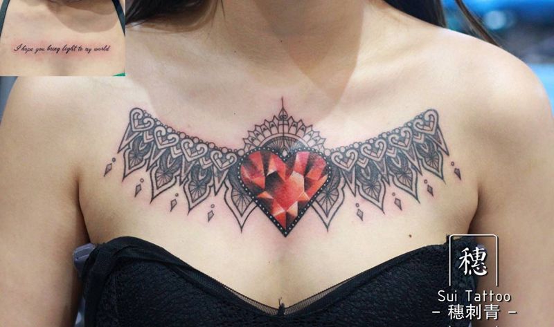 宝石纹身图片_胸部宝石纹身图案