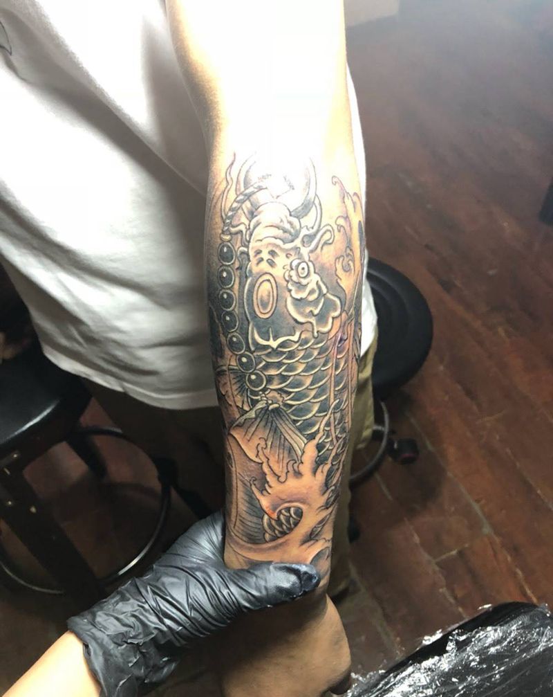 小臂鲤鱼纹身图片