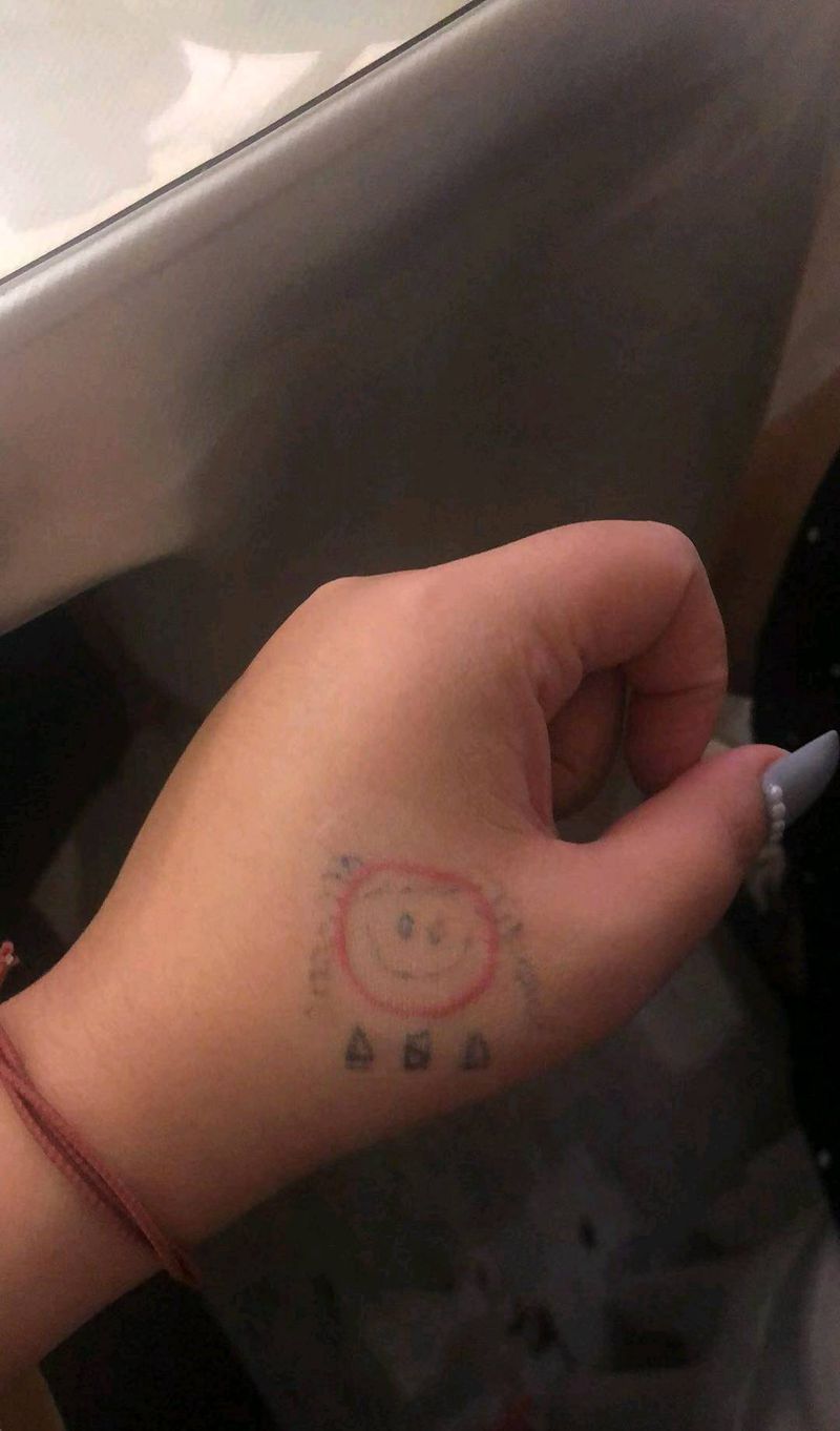 手部遮盖女郎纹身图片_手部Old School纹身图案