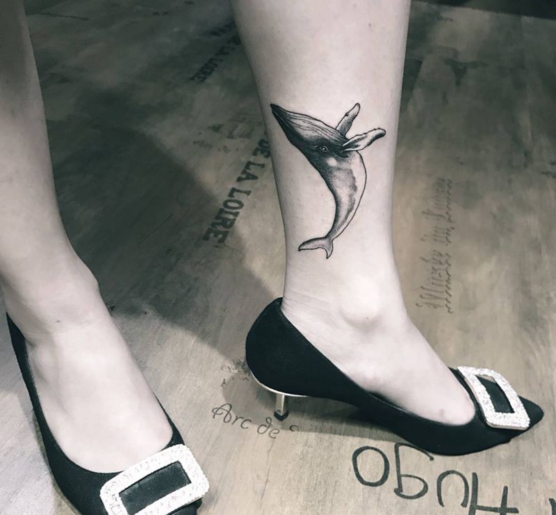 鲸纹身图片_成品腿部欧美清新动物纹身图案