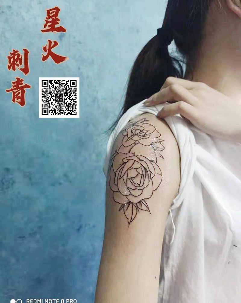 素花纹身图片_肩部点刺素花纹身图案