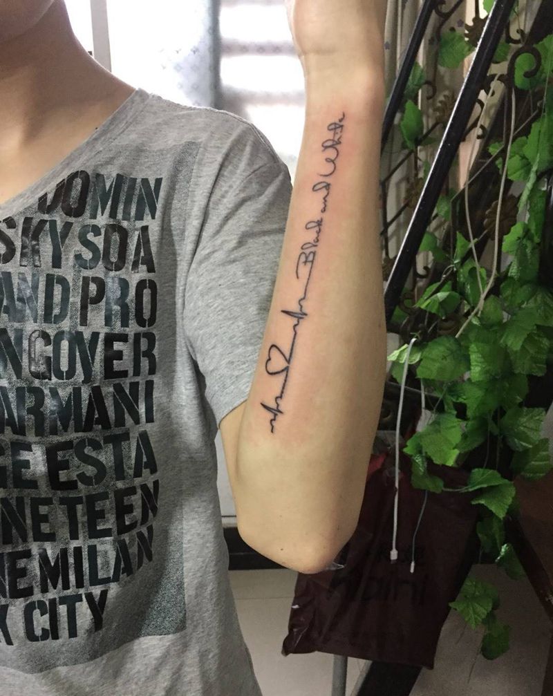 小臂字母纹身图片