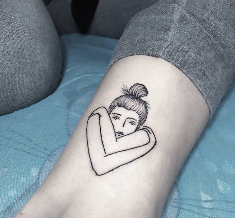 拥抱自己纹身图片