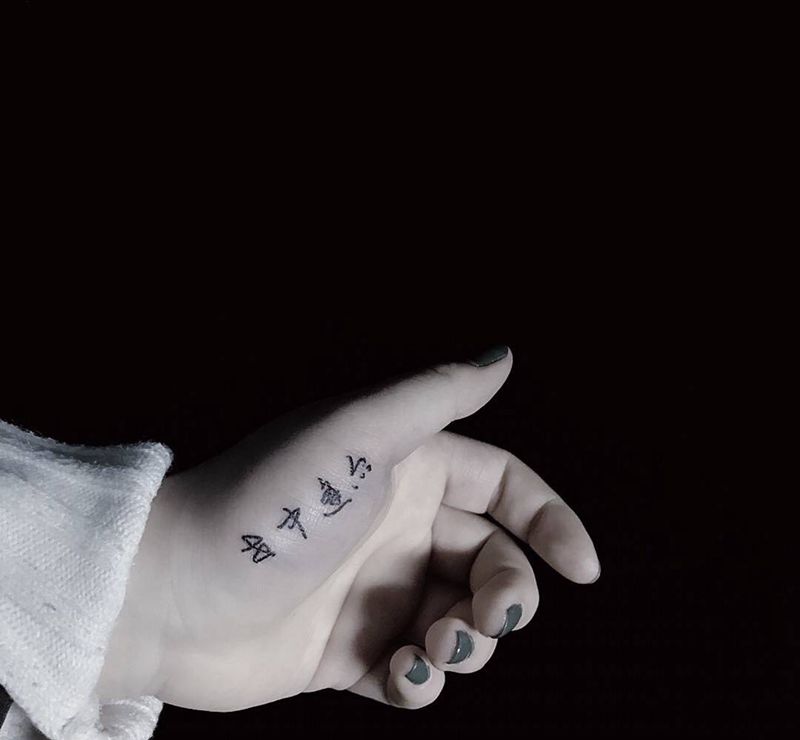 字体纹身图片_手部纹身图案