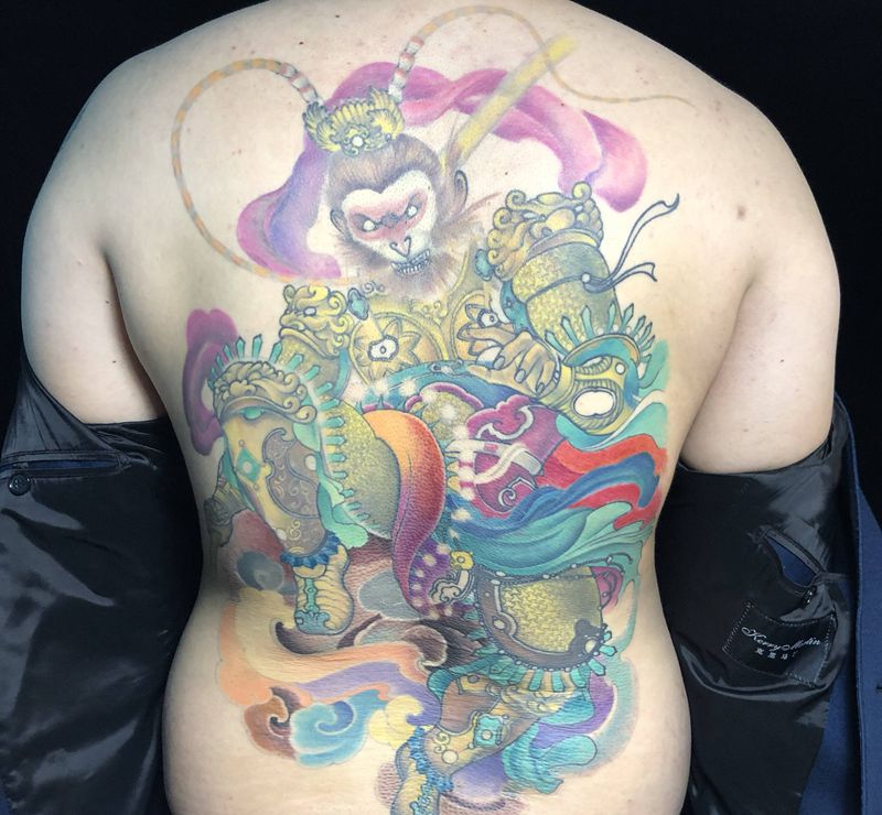 大圣未完纹身图片_背部老传统纹身图案