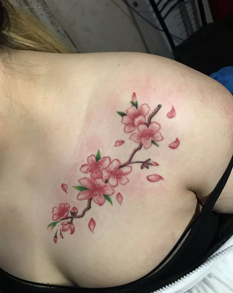 桃花纹身图片_胸部纹身图案