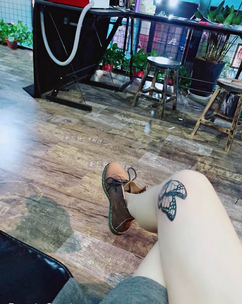 蝶纹身图片_腿部纹身图案