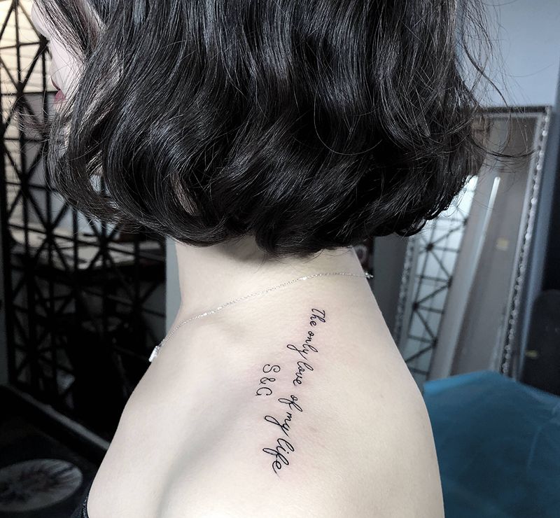 文字纹身图片_肩部纹身图案