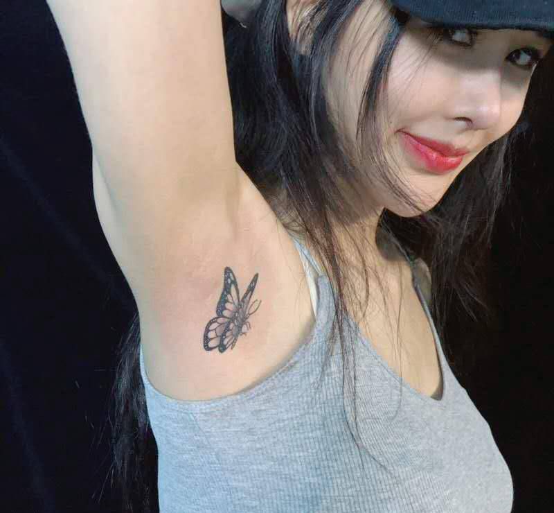蝶纹身图片_手臂蝶纹身图案