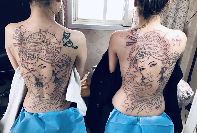 艺妓满背未完待纹身图片_背部新传统纹身图案