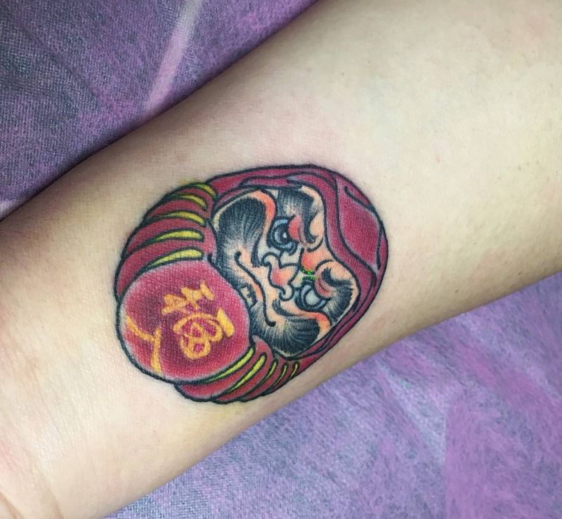 达摩蛋纹身图片_成品手臂传统纹身图案