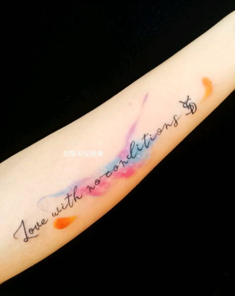 水彩字母小文身纹身图片_手臂纹身图案
