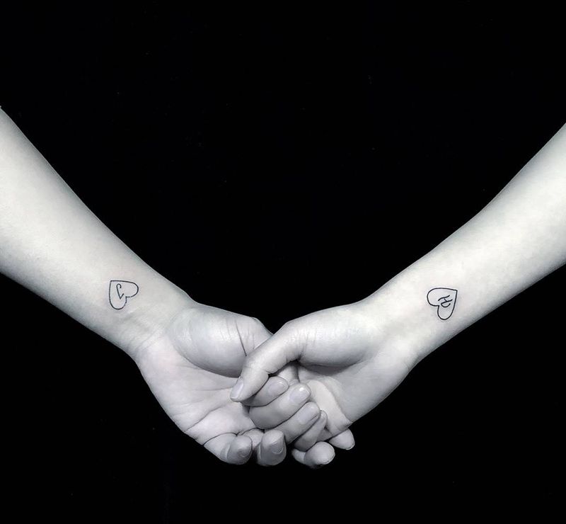 心碰心纹身图片_手臂纹身图案