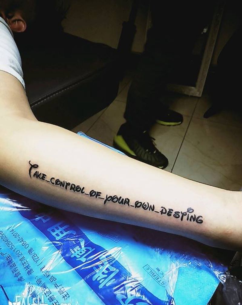 小臂内侧字母纹身纹身图片