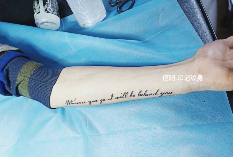 小臂字母纹身图片