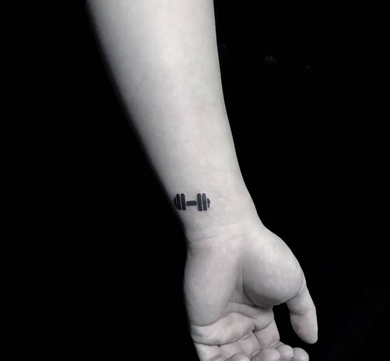 小哑铃纹身图片_手臂纹身图案