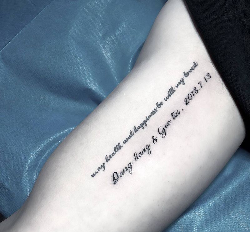 陪伴纹身图片_手臂花体字纹身图案