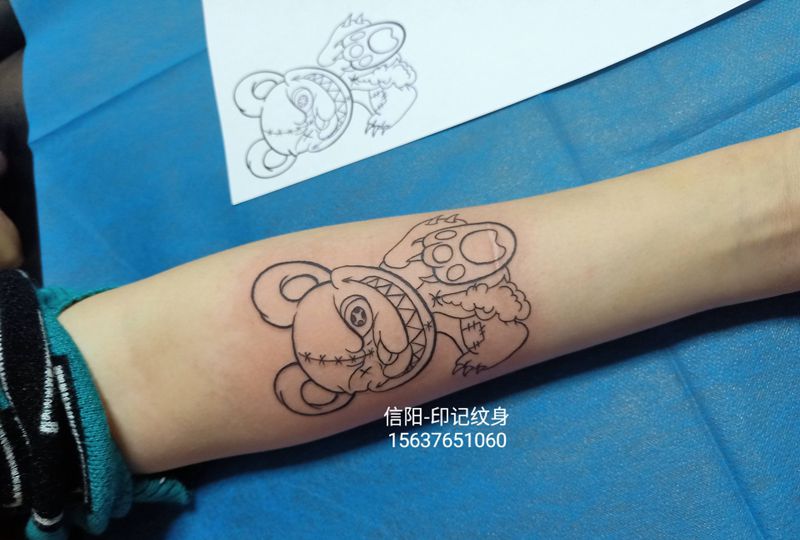 布偶熊纹身图片_手臂纹身图案