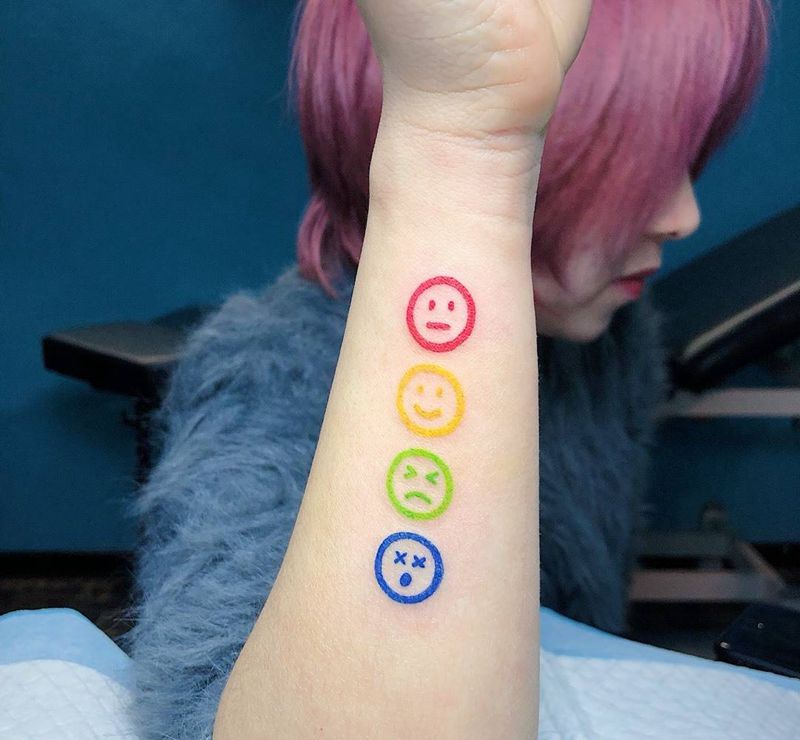 小表情纹身图片_手臂纹身图案