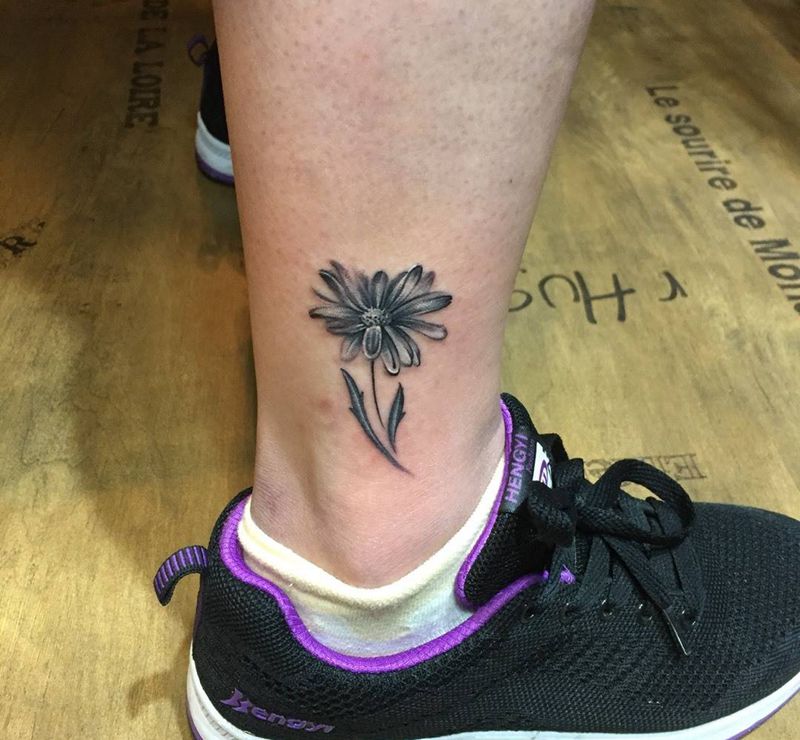 小fafa纹身图片_成品腿部清新植物纹身图案