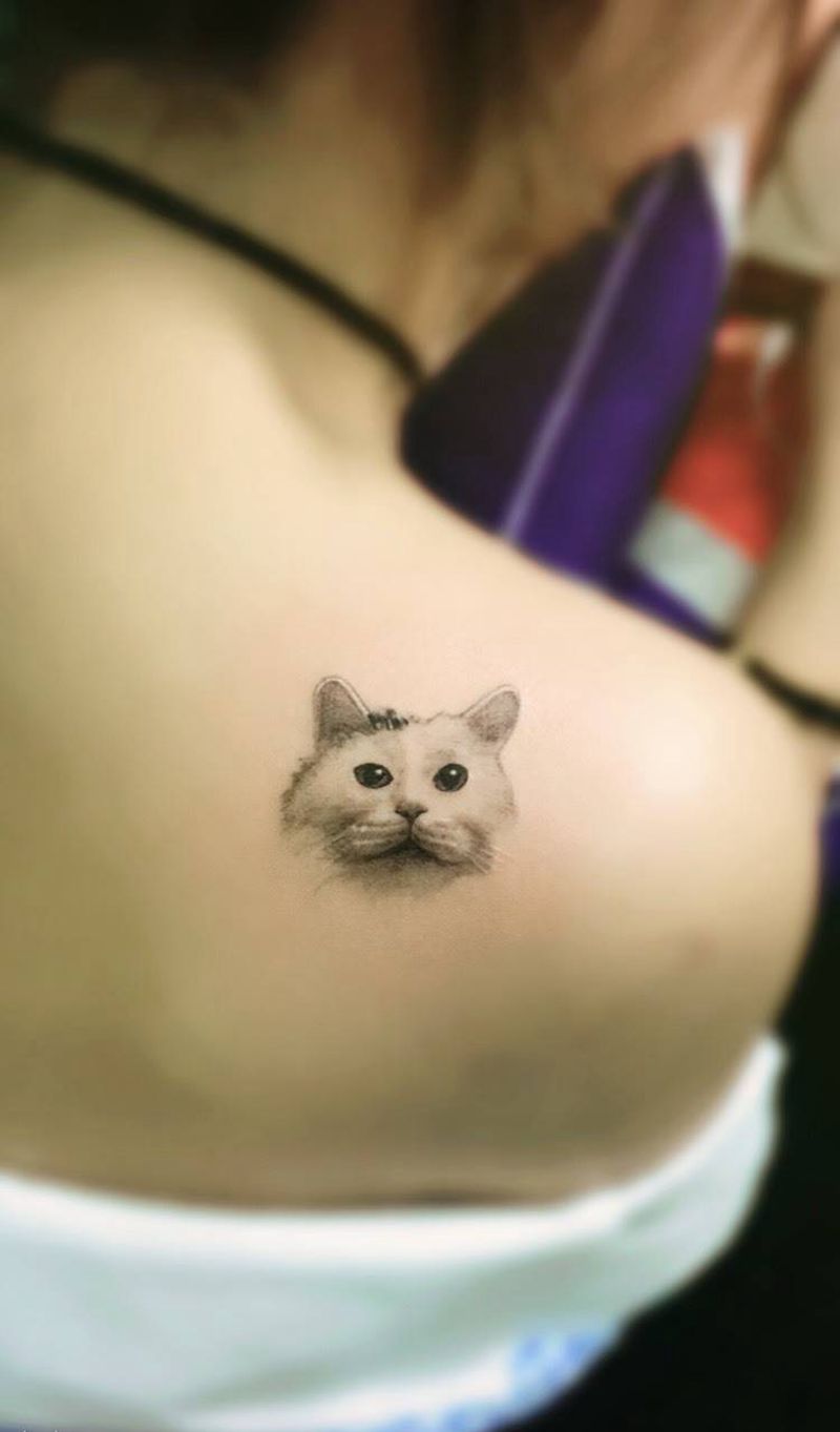 后肩小猫纹身图片