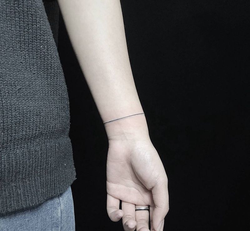 极简线条纹身图片_手部纹身图案