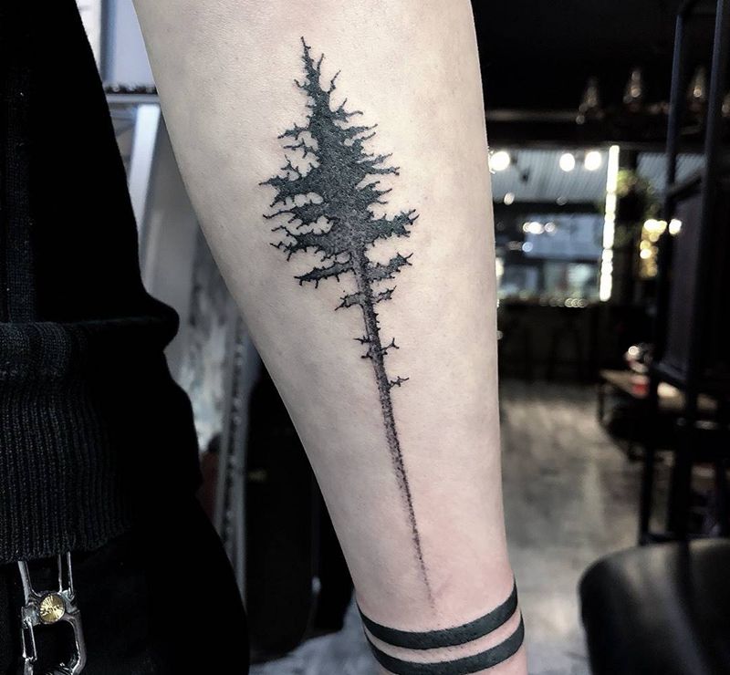 树与手环纹身图片