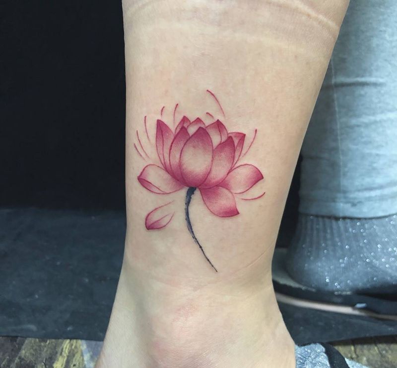 莲纹身图片_腿部脚部纹身图案