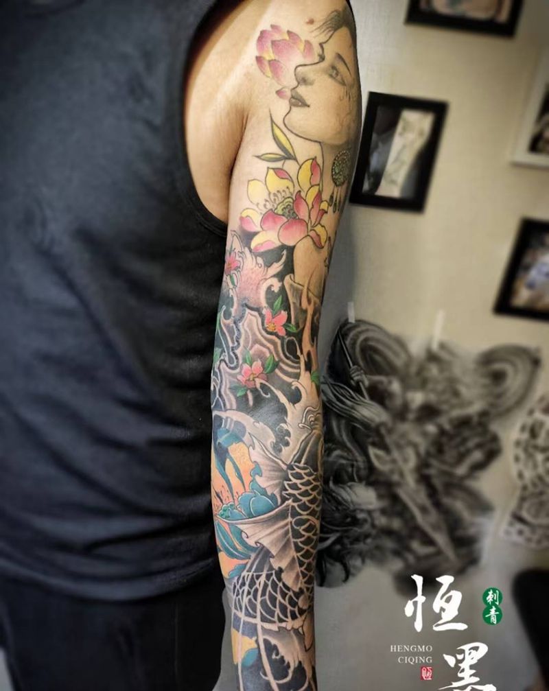 艺伎鲤鱼花臂纹身图片_手臂新传统纹身图案
