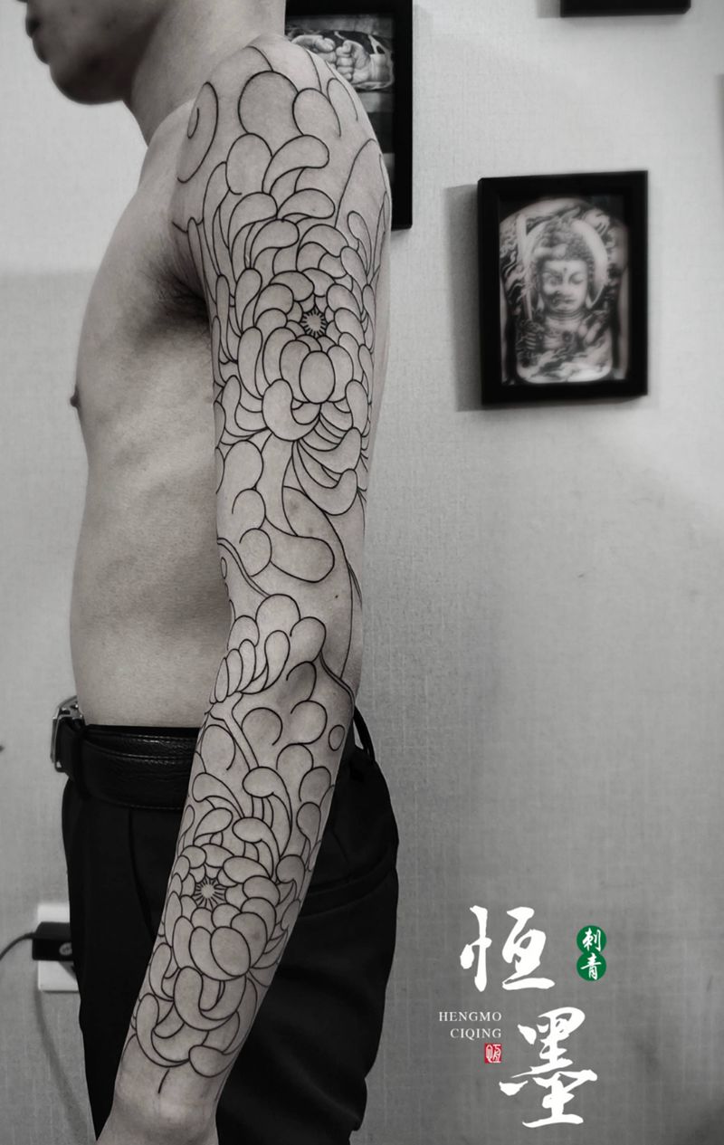 菊花花臂纹身图片_手臂老传统纹身图案