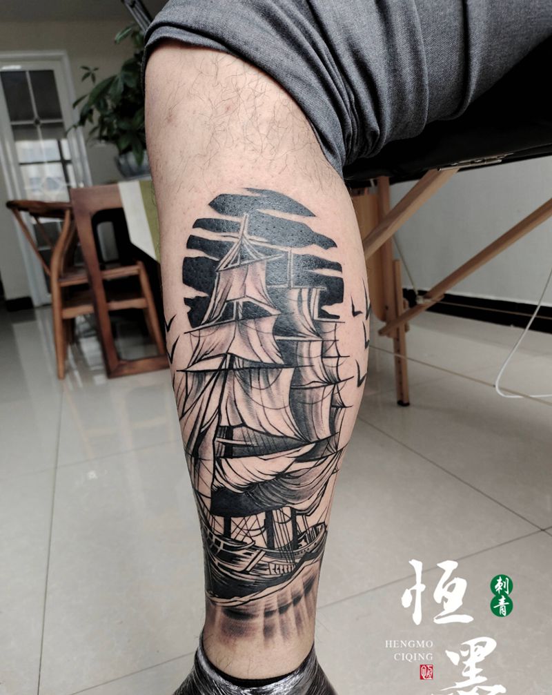帆船纹身图片_腿部欧美写实新传统纹身图案