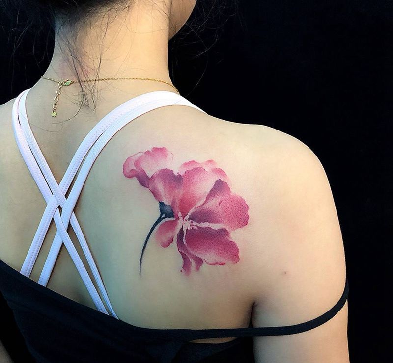 花朵纹身图片_肩部背部纹身图案