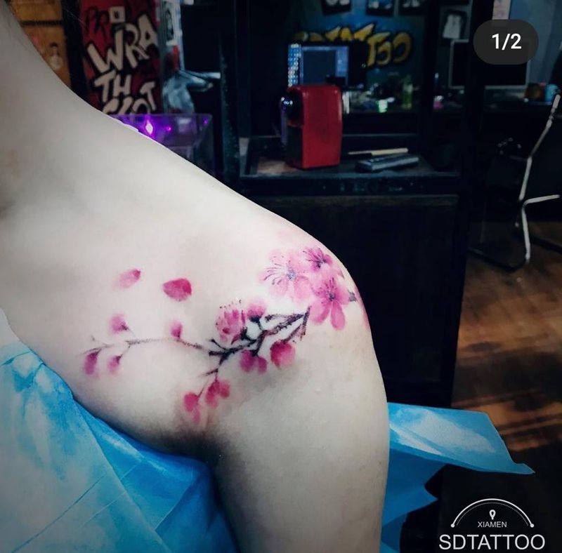 南阳神雕刺青作品纹身图片_手臂肩部纹身图案