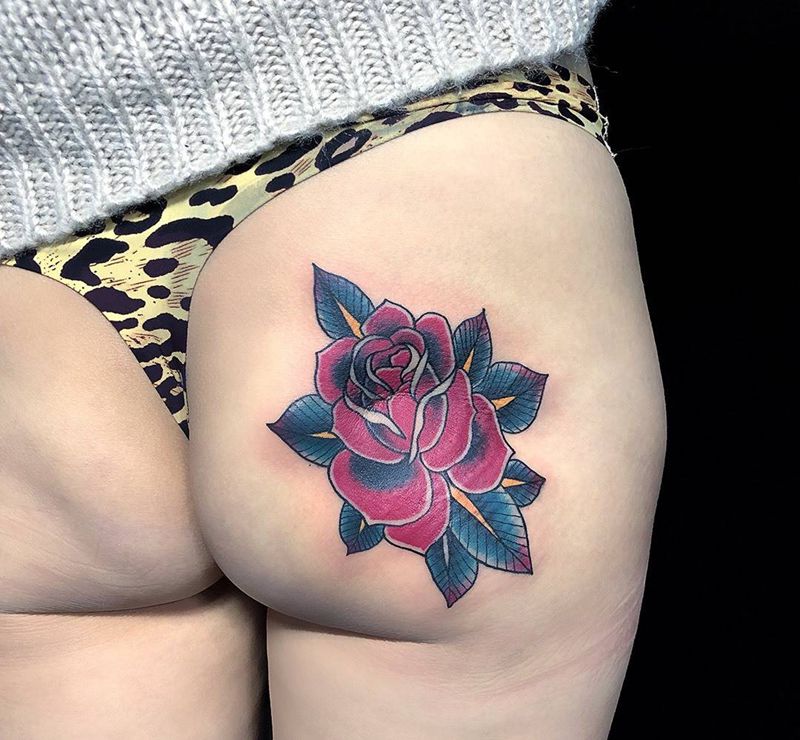 花纹身图片_臀部Old School纹身图案