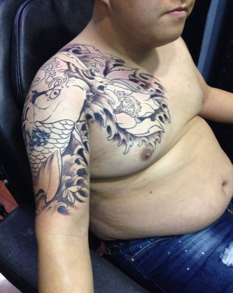 半甲鱼荷花纹身图片