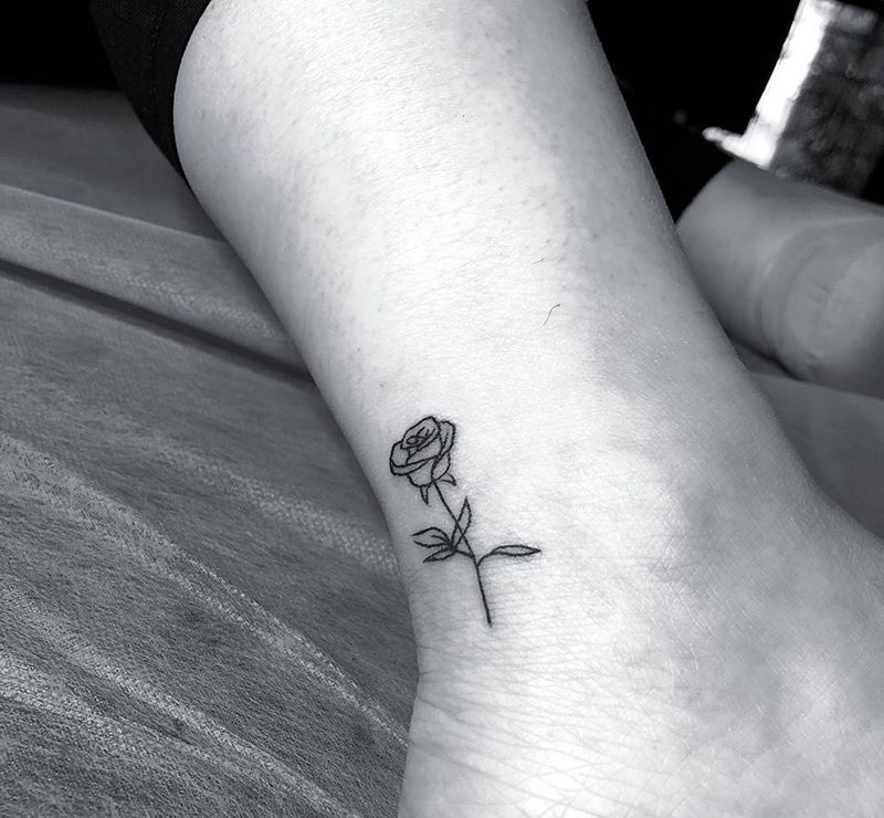 小花纹身图片_腿部脚部纹身图案