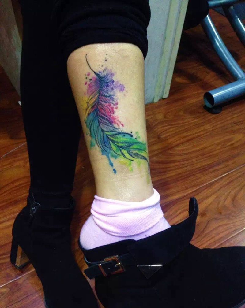 水彩羽毛纹身图片