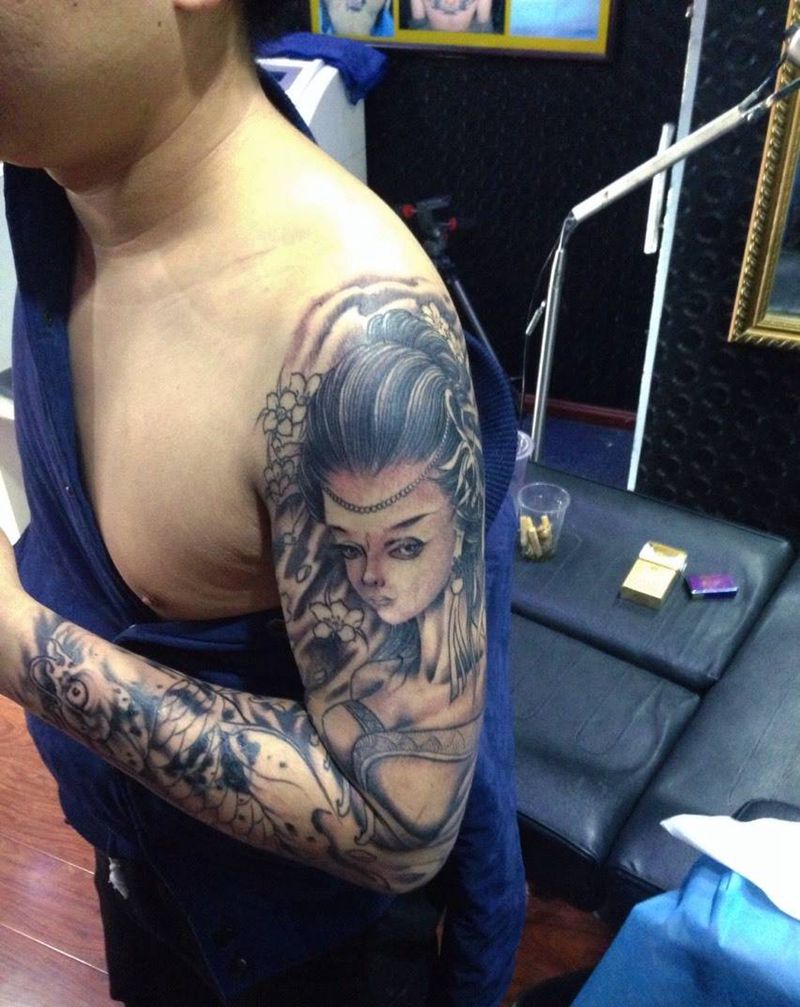 艺妓鱼花臂纹身图片