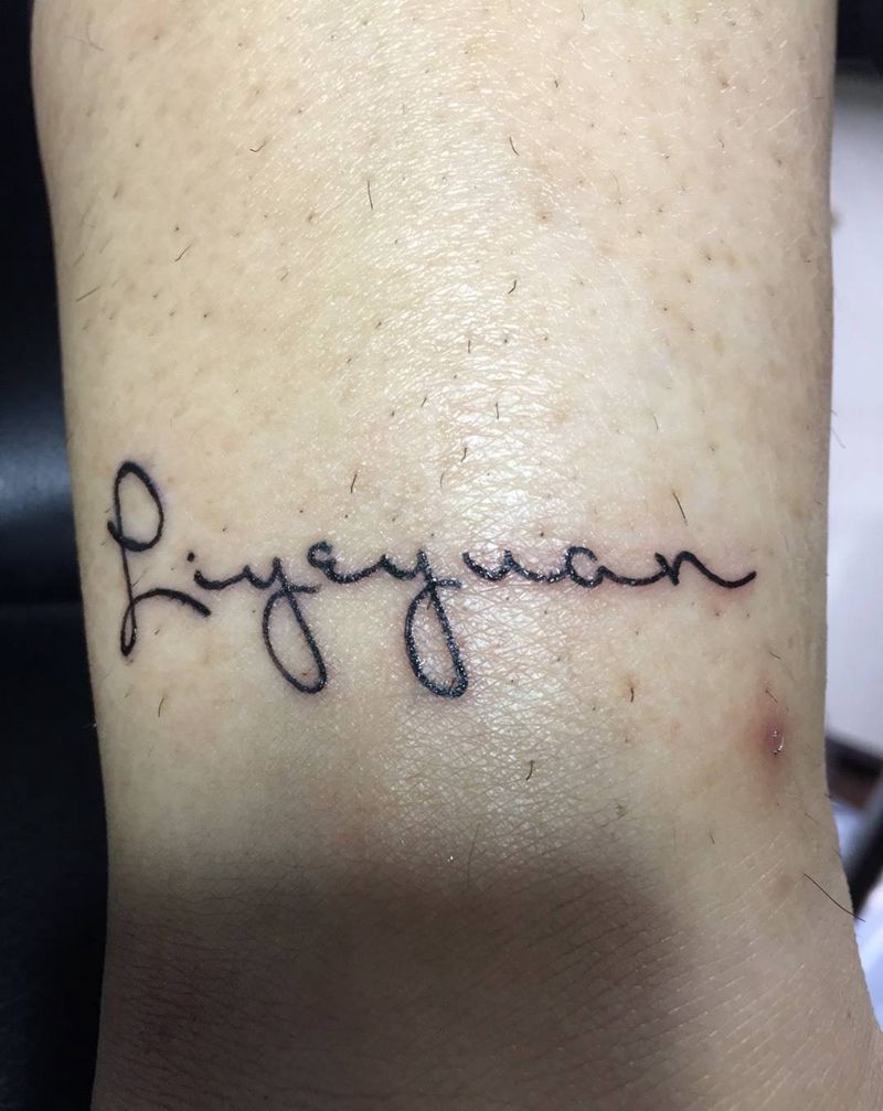 脚踝小字母纹身图片